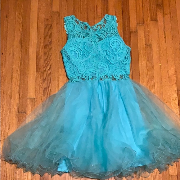 Turquoise Prom Dream💙! - Picture 3 of 5